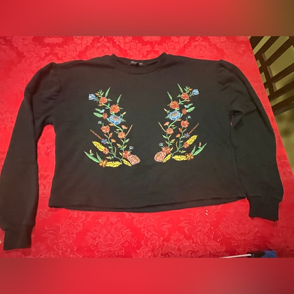 Romeo and Juliet crop top sweater - Picture 1 of 5